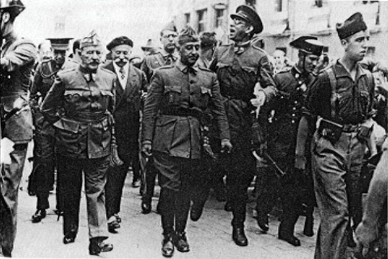 Francisco Franco, center